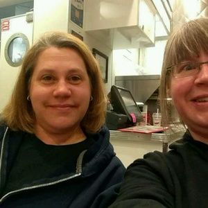 Meet your Posher, Lorie